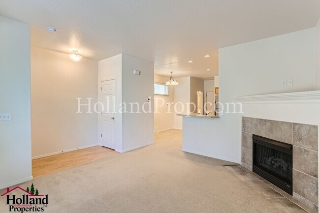 Building Photo - Spacious 3-Bedroom Home with High Ceilings...