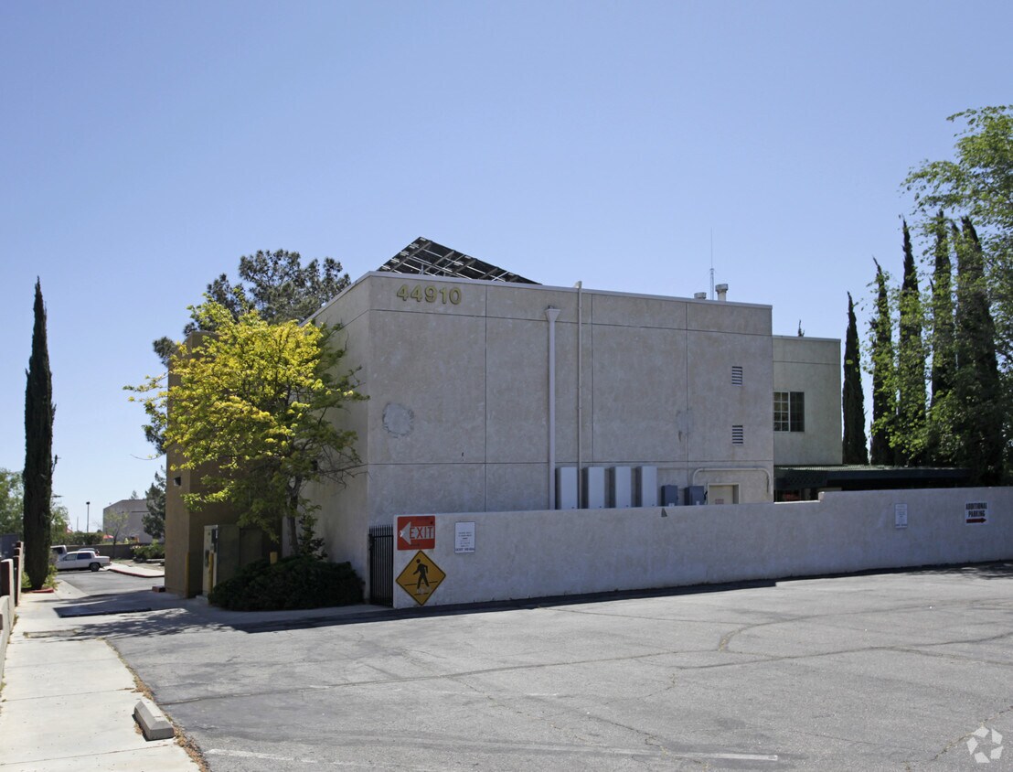 Arbor Court Apartments in Lancaster CA Apartments com