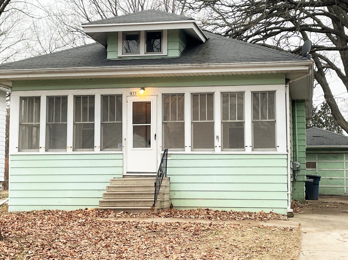 Primary Photo - 837 Monroe St
