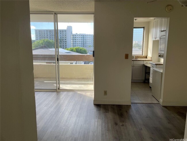 Building Photo - Spacious 1 bedroom! Great Location!