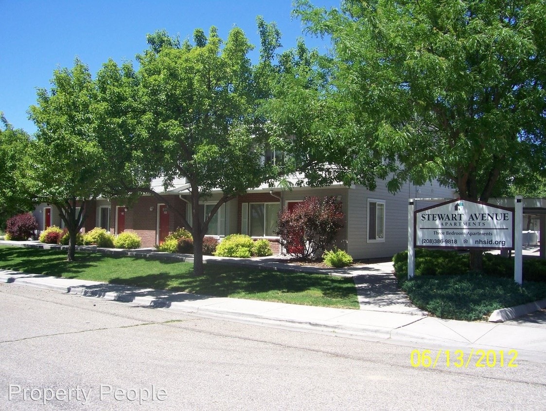 Building Photo - 3015 W Stewart Ave