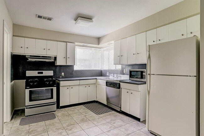 Foto del edificio - 2102 Sheridan St