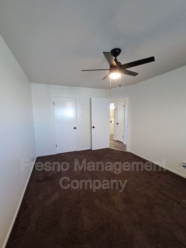 Foto del edificio - 1322 E Bulldog Ln