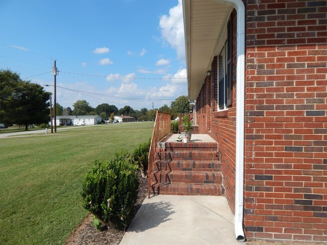 Building Photo - 14064 Deb Dr