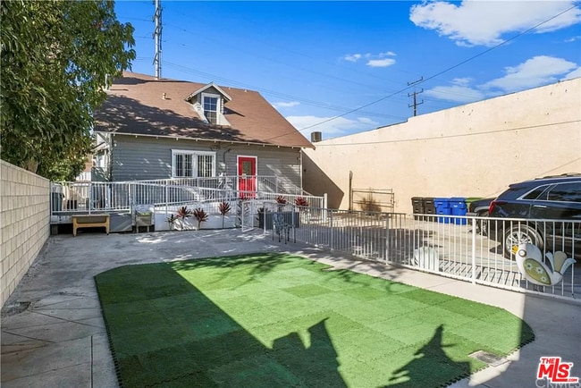 Building Photo - 522 W VERNON Ave