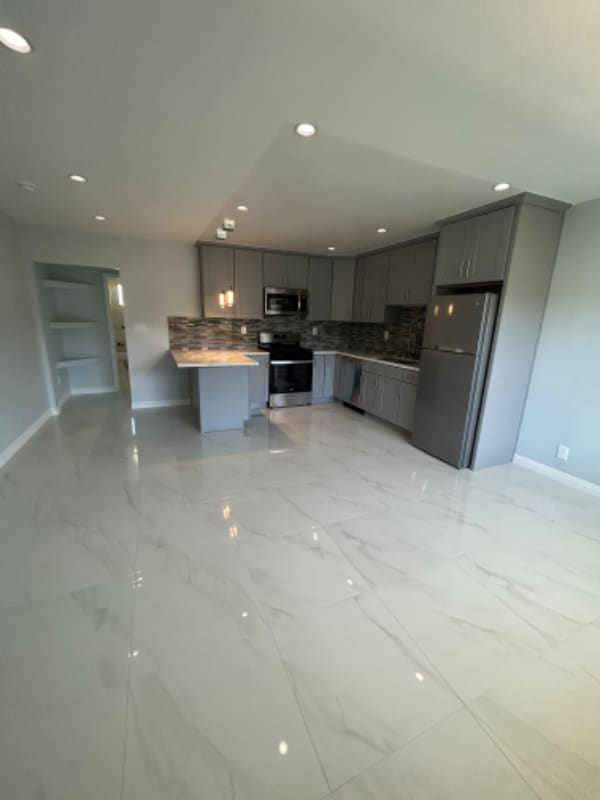 Foto principal - 4660 Kester Ave