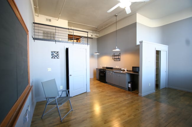 Building Photo - 100 Broadway Blvd NE