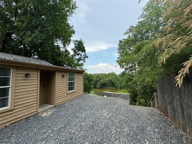 Building Photo - 4713 Red Bluff Rd