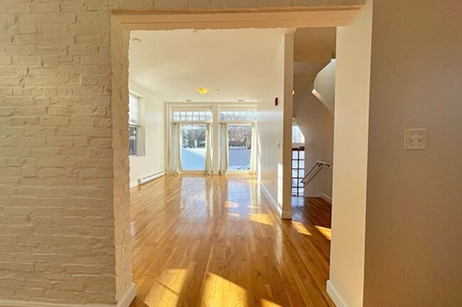 Building Photo - 9/1 Gorgeous, oversized 2BR/2.5BA townhous...