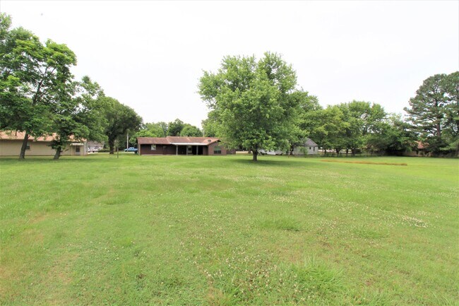 Building Photo - 2582 E Wyman Rd