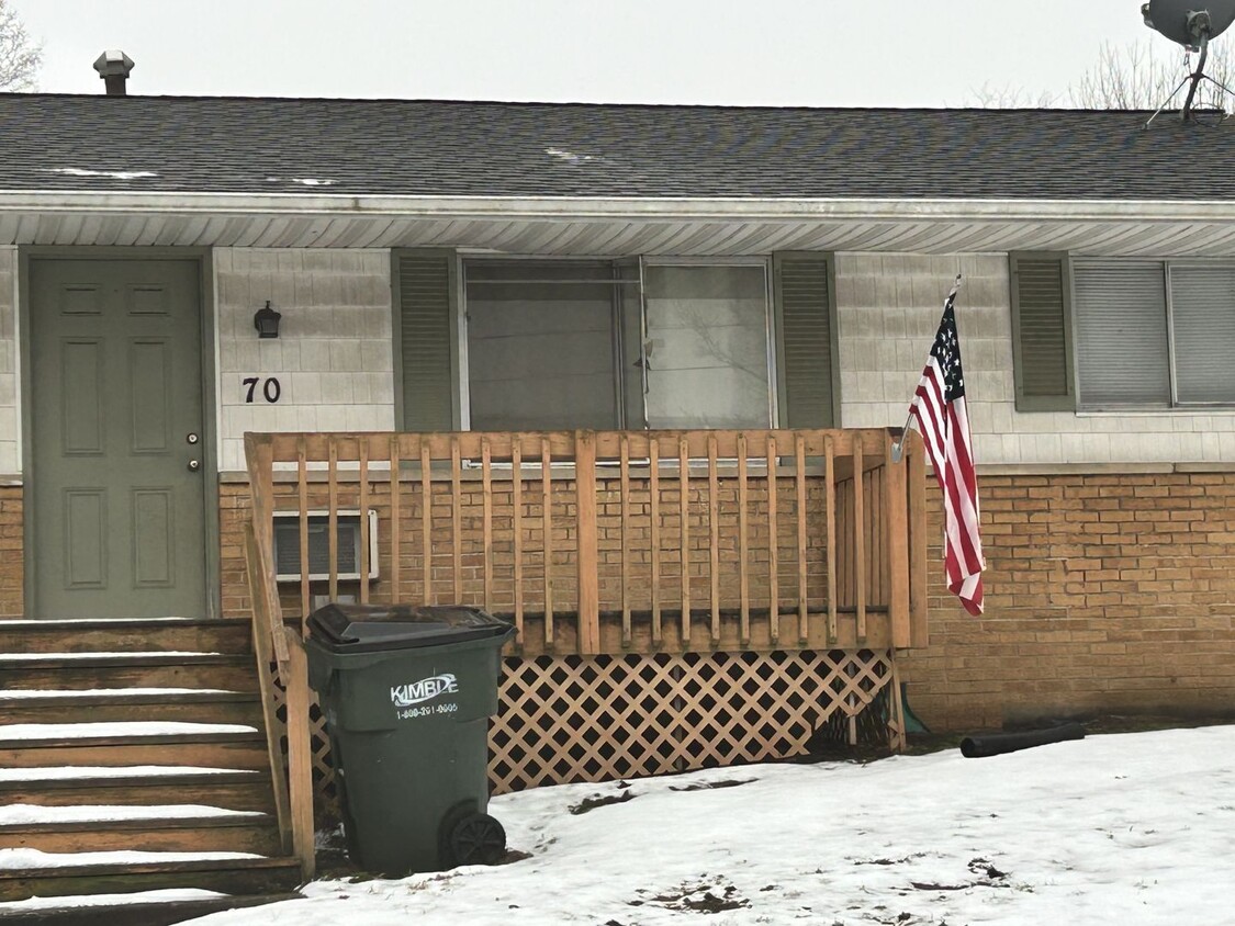 Building Photo - Two bedroom duplex