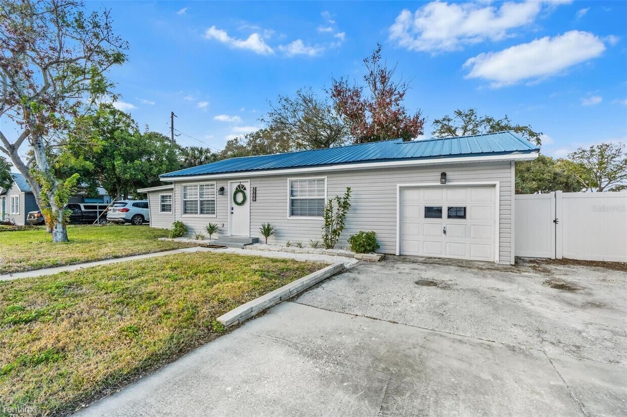 Primary Photo - 2 br, 1 bath House - 7799 R 46Th Avenue N