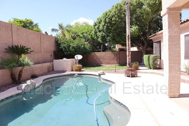 Building Photo - 3820 S Barberry Pl