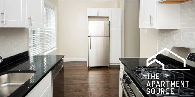 Building Photo - 3817 N Greenview Ave