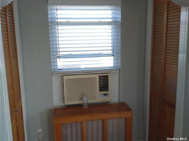 Building Photo - 325 E Olive St