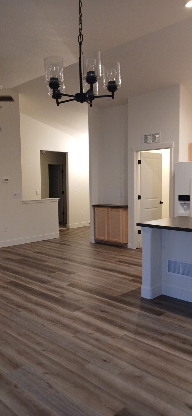 Building Photo - 2393 Juno Ln
