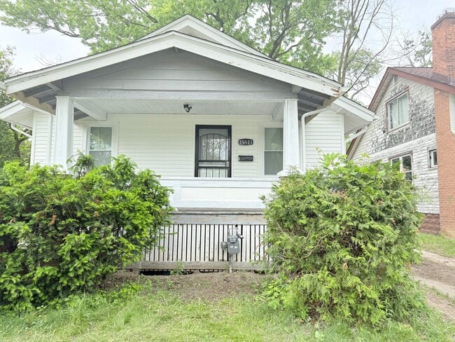 Building Photo - This beautifully updated 2-bedroom, 1-bath single-family home is ready for move-in!