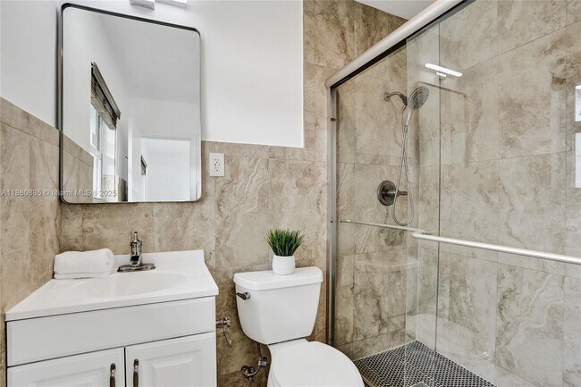 Foto del edificio - 820 NE 8th St