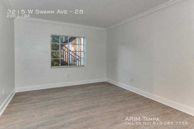 Building Photo - Freshly Renovated - 2 Bedroom Apartment