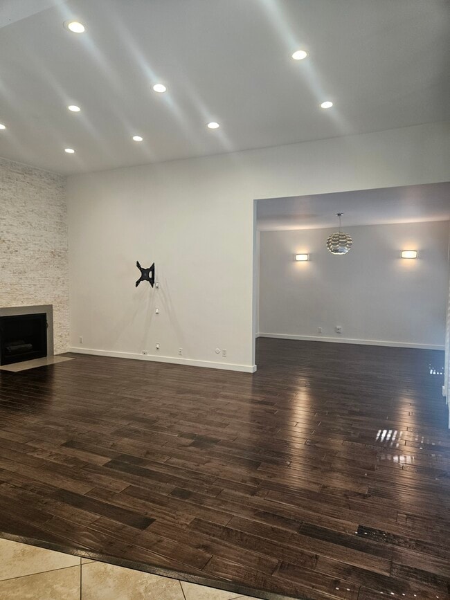 Building Photo - 8871 Burton Way