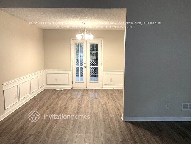 Foto del edificio - 211 Whisperwood Ln