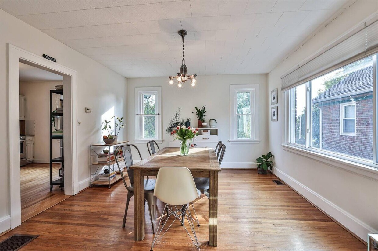 Foto principal - 4964 Oaklawn Dr