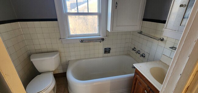 Foto del edificio - 3/4 bed 1 bath home