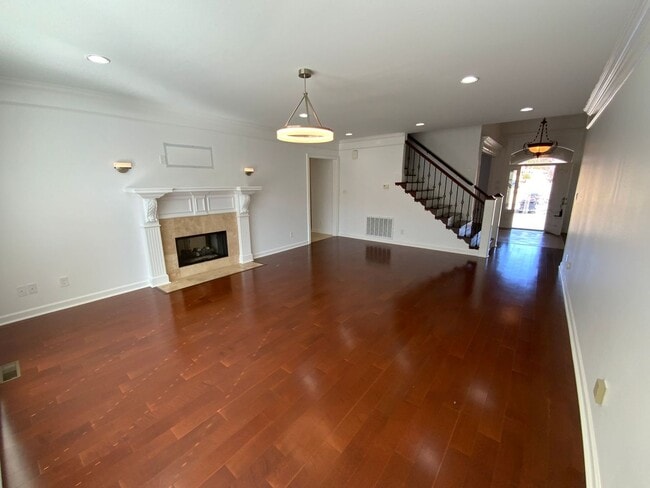 Building Photo - 123 Courts Ln