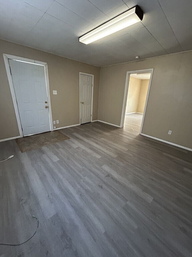 Foto del edificio - 302 E 7th St