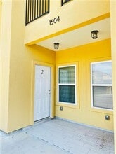 Building Photo - 1604 W Omni Ave