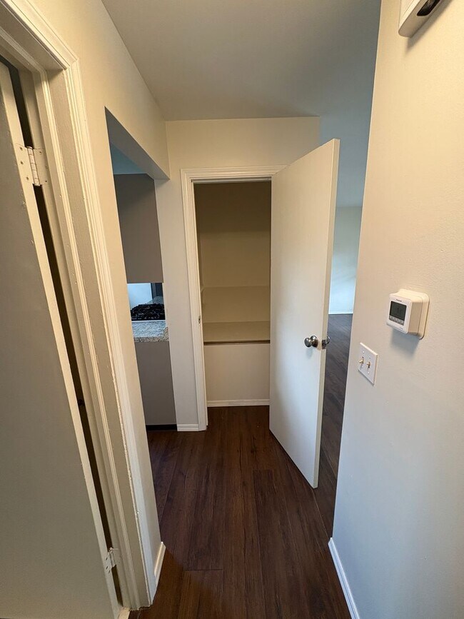 Foto del edificio - Spacious 4 Bedroom Home *Pet Friendly*