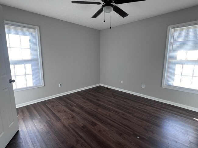 Building Photo - 2905 Raintree Dr