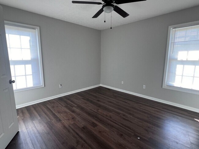 Foto del edificio - A-B 2905 Raintree Drive