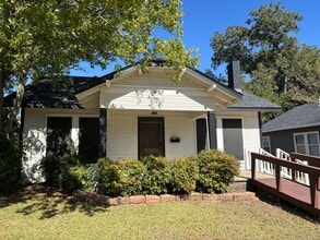 Building Photo - 817 W Fischer St