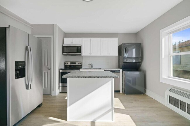 Building Photo - 907 Maple Ave SW