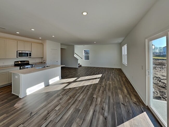 Building Photo - 748 Felix Dr