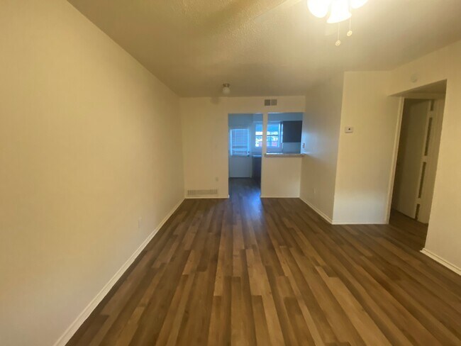 Building Photo - 2809 Wimbledon Ct