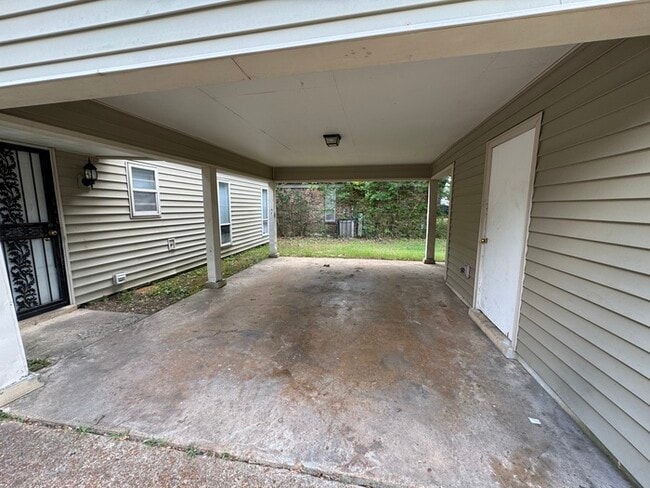 Building Photo - 4080 Meadow Creek Rd