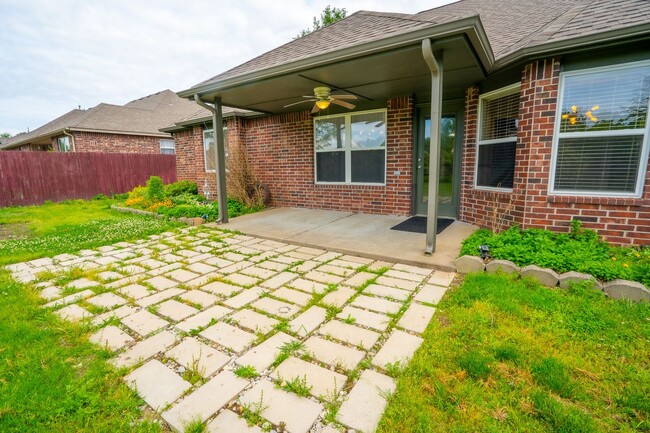 Foto del edificio - 4 Bed | 2 Bath | Owasso | $2060 | Mid July