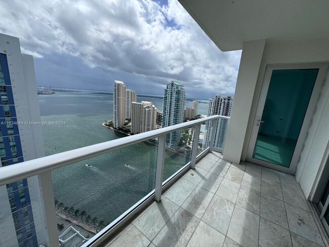 Foto del edificio - 300 S Biscayne Blvd