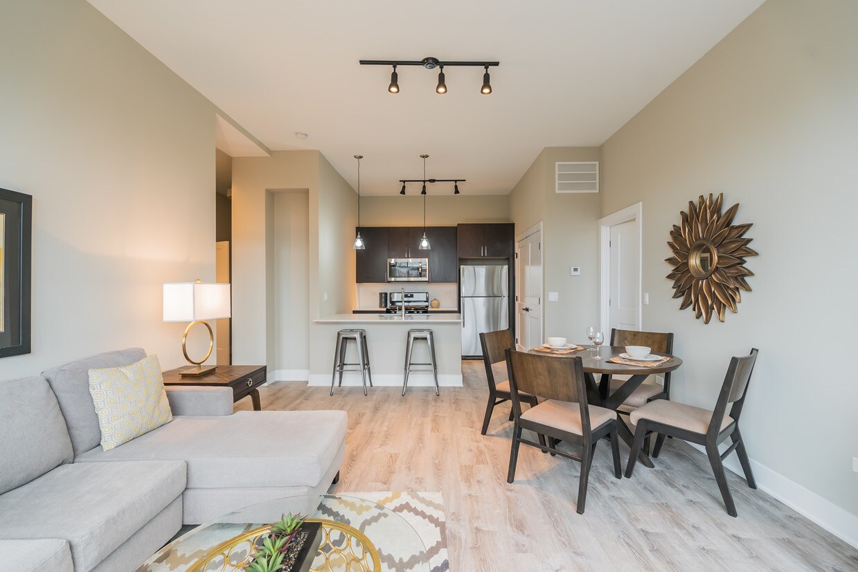 Foto principal - 933 W Belle Plaine Ave