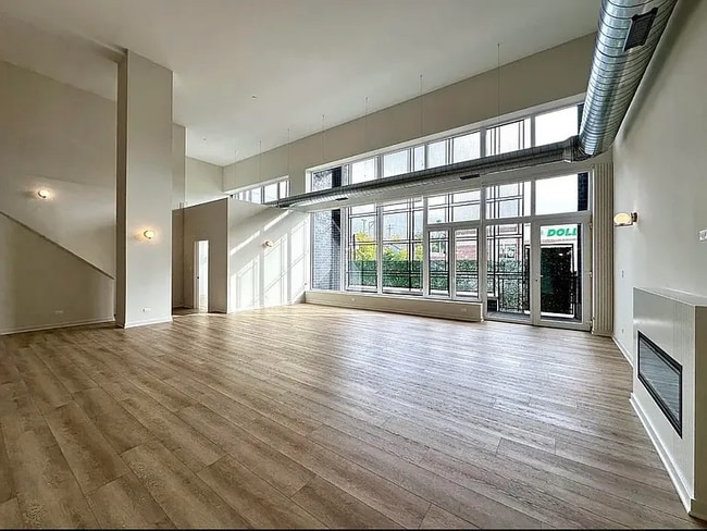 Building Photo - 3207 N Narragansett Ave