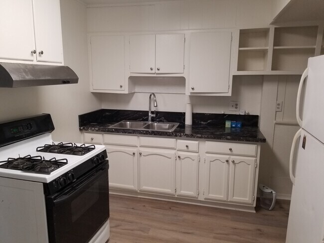 Kitchen- renovated - 3033 Glenhurst Ave