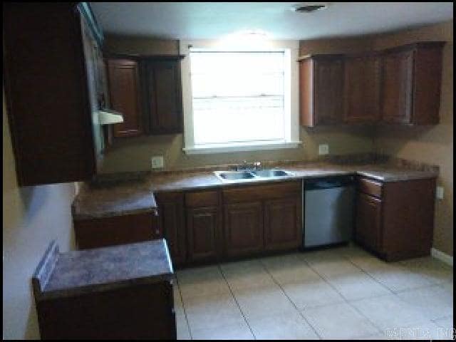 Foto del edificio - 5412 Young Rd