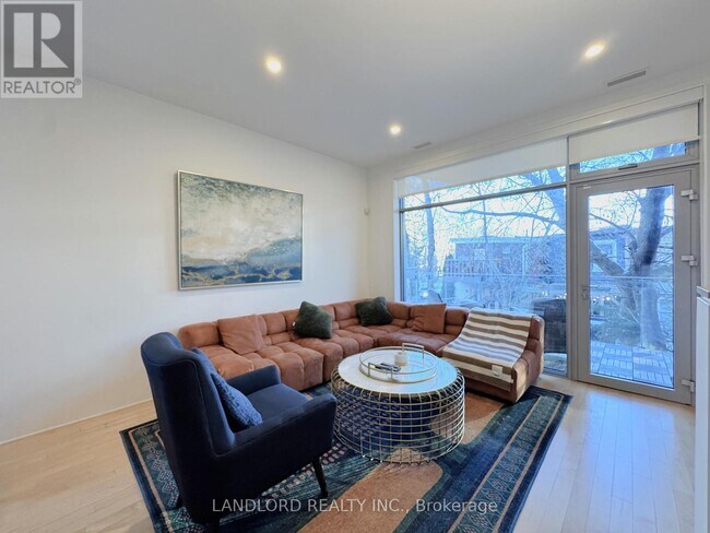 Photo du bâtiment - 15 Cummings St