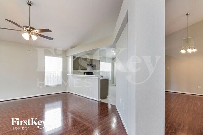 Building Photo - 12706 Kings Lake Dr