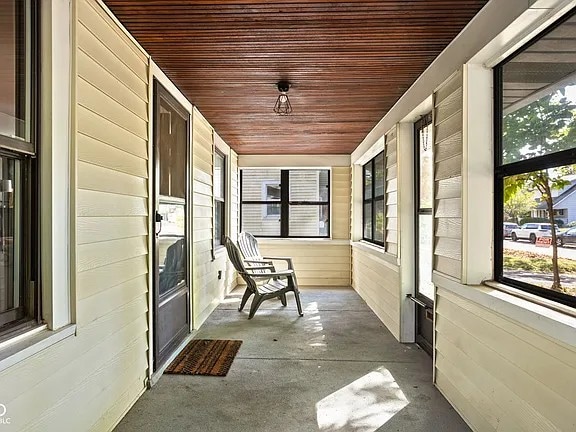 4643 Rookwood Avenue, porche delantero - 4643 Rookwood Ave