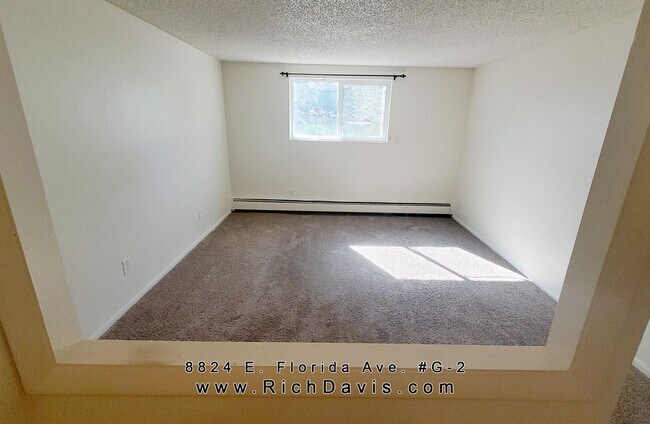 Foto del edificio - Great location off Leetsdale/Parker and Florida with lots of amenities such as pool, hot tub, clu...