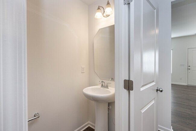 Foto del edificio - GREAT 2 Bedroom Townhome Regent Park - AVAILABLE MAY 2026