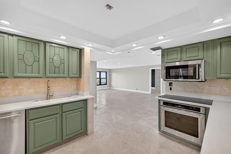 Foto principal - 3200 Port Royale Dr N